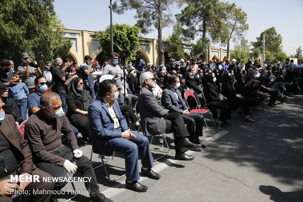 Funeral ceremony for veteran Iranian actor Keshavarz