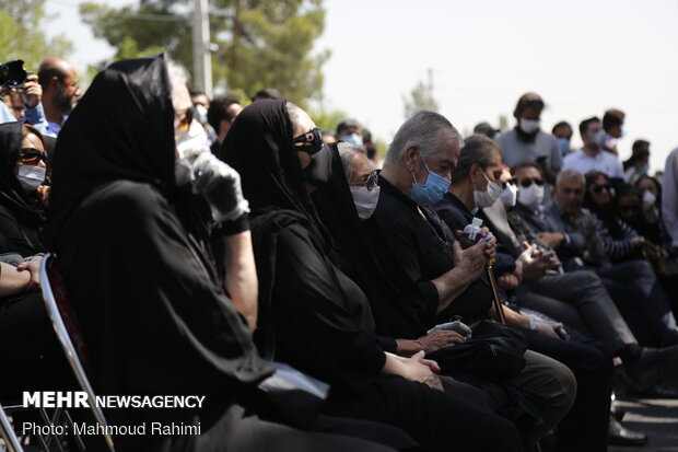 Funeral ceremony for veteran Iranian actor Keshavarz