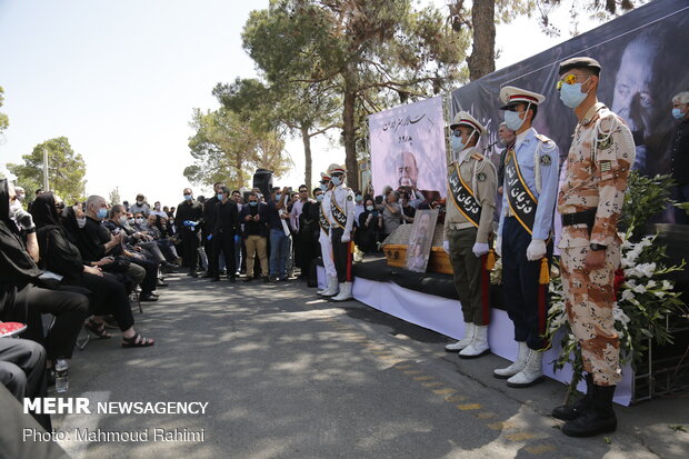 Funeral ceremony for veteran Iranian actor Keshavarz