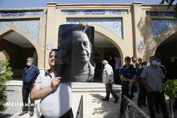 Funeral ceremony for veteran Iranian actor Keshavarz