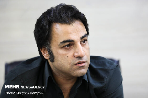 «نقل سرخ» آرش عباسی در تئاتر شهر خوانده میشود