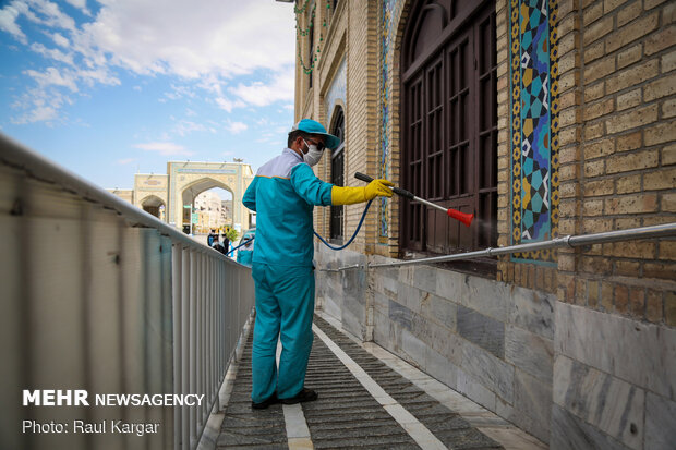 Pilgrims visiting Imam Reza holy shrine preserving anti-coronavirus protocols