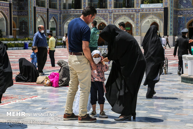 Pilgrims visiting Imam Reza holy shrine preserving anti-coronavirus protocols