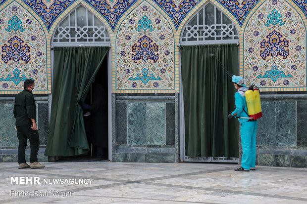 Pilgrims visiting Imam Reza holy shrine preserving anti-coronavirus protocols