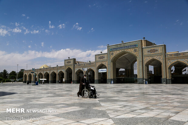 Pilgrims visiting Imam Reza holy shrine preserving anti-coronavirus protocols