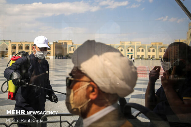 Pilgrims visiting Imam Reza holy shrine preserving anti-coronavirus protocols