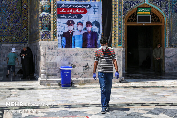 Pilgrims visiting Imam Reza holy shrine preserving anti-coronavirus protocols