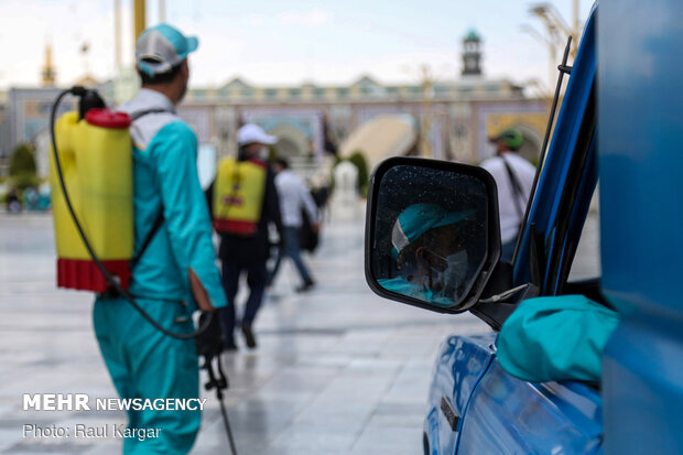 Pilgrims visiting Imam Reza holy shrine preserving anti-coronavirus protocols