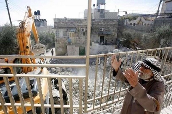 قوات العدو تهدم عدة منشآت فلسطينية بالقدس المحتلة