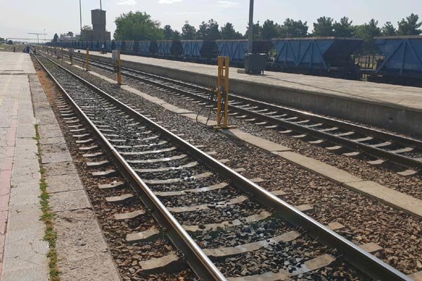 تکمیل پروژه راه آهن بوشهر - شیراز را با جدیت دنبال می‌کنیم