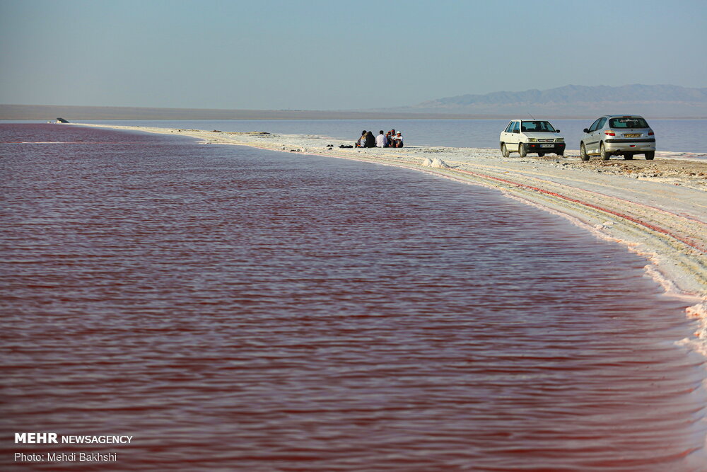 نمکی که شهرک شیمیایی به دریاچه نمک قم می‌پاشد