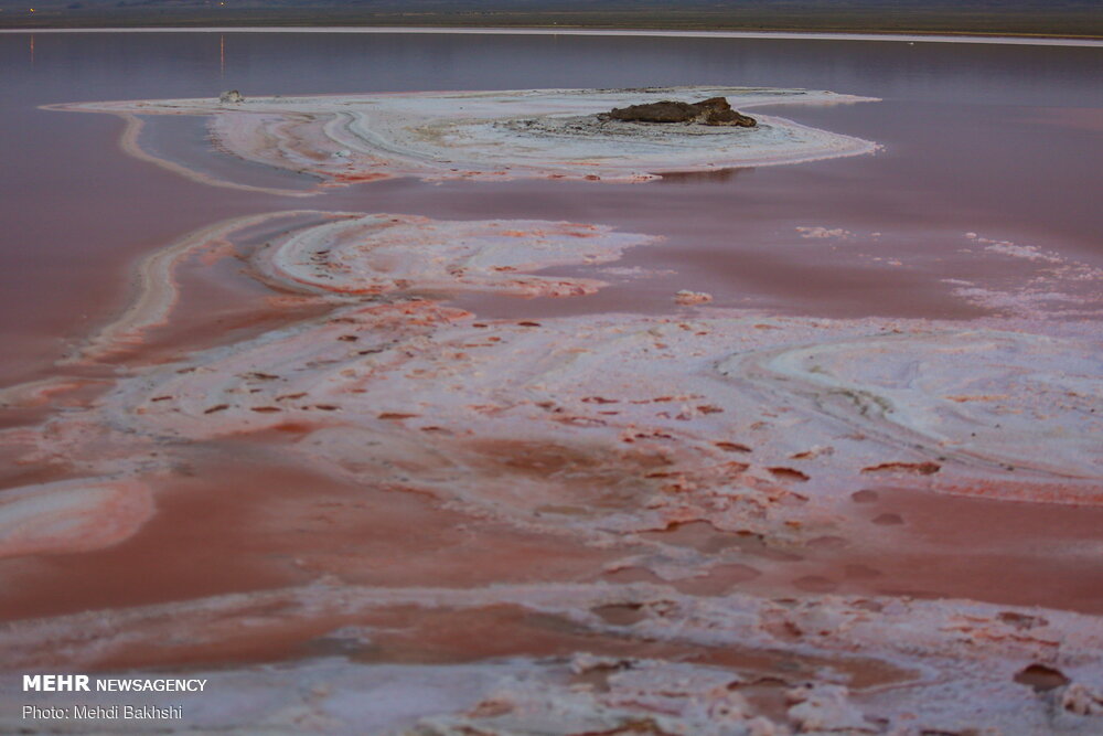 نمکی که شهرک شیمیایی به دریاچه نمک قم می‌پاشد