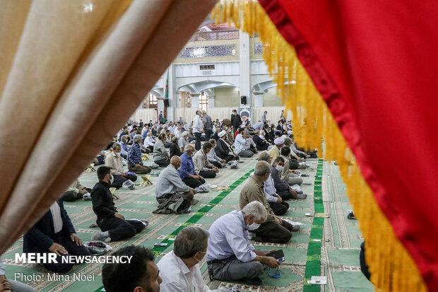 اقامه نماز جمعه تبریز  با رعایت پروتکل‌های بهداشتی