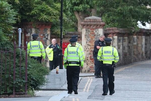 حمله با چاقو به شهروندان در انگلیس/ فرد مظنون بازداشت شد