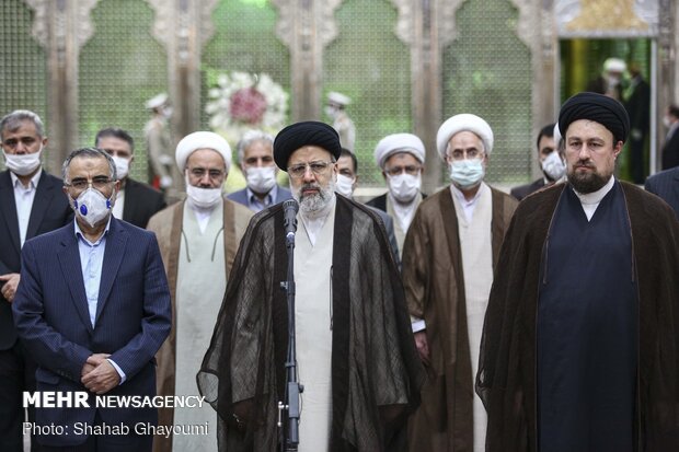 ایرانی عدلیہ کے سربراہ کا حضرت امام خمینی (رہ)  اور شہداء کے مزار پر حضور