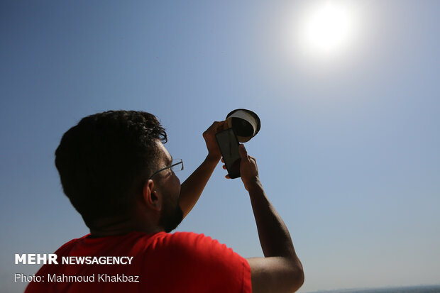 Observing last solar eclipse of century in Iran’s provinces 