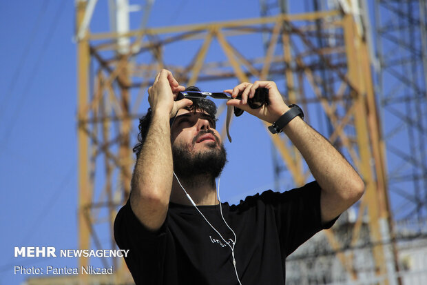 Observing last solar eclipse of century in Iran’s provinces 