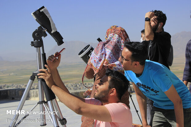 Observing last solar eclipse of century in Iran’s provinces 