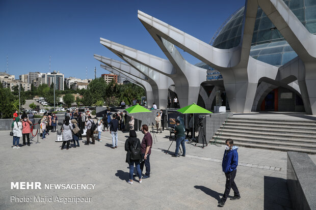 Partial solar eclipse over sky of Iranian capital 