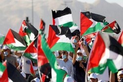 ألاف الفلسطينيون يدنددون بقرار الإحتلال الصهيوني بضم أجزاء من الضفة