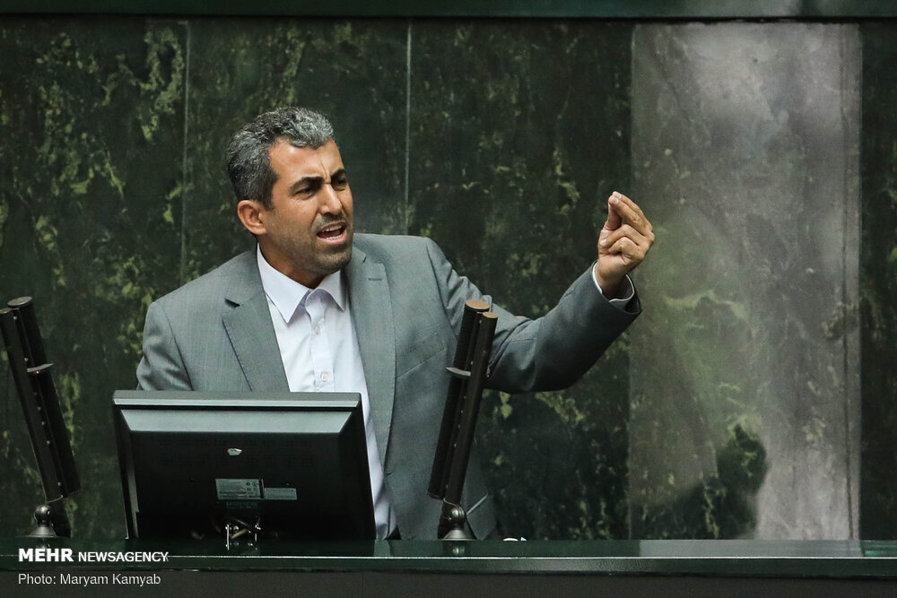 پورابراهیمی به صورت مشروط از پاسخ‌های وزیر ارتباطات قانع شد