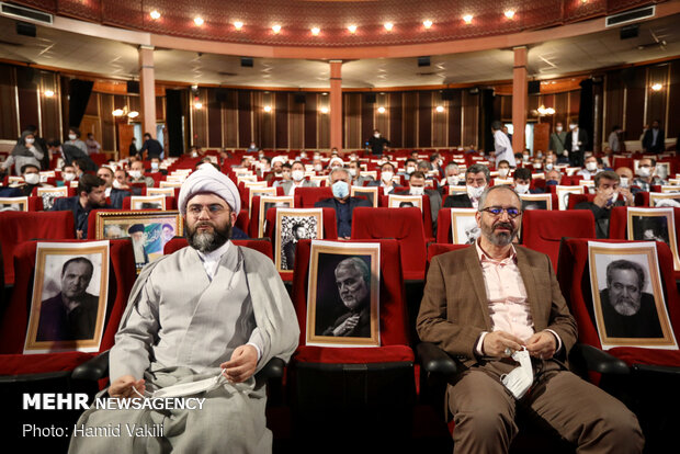 حجت الاسلام قمی و محسن مومنی در مراسم تکریم و معارفه رئیس «حوزه هنری»