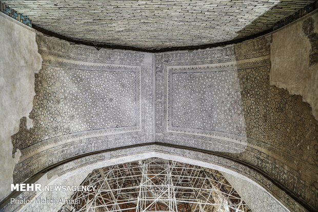 Interior design of Dome of Soltaniyeh
