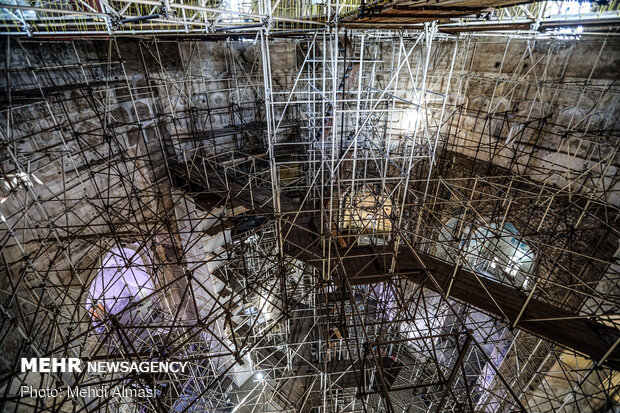 Interior design of Dome of Soltaniyeh
