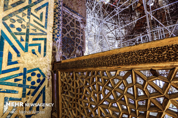 Interior design of Dome of Soltaniyeh
