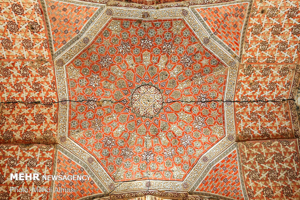 Interior design of Dome of Soltaniyeh
