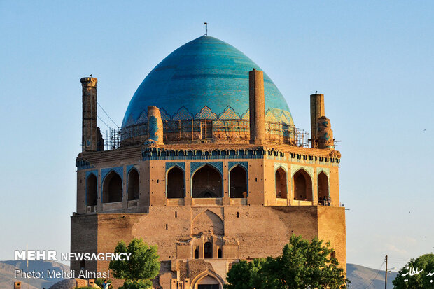 Interior design of Dome of Soltaniyeh
