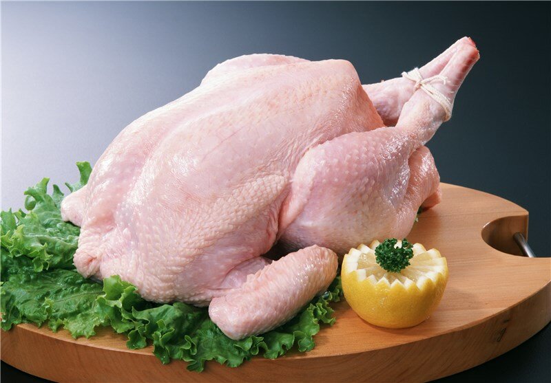 توزیع ۱۰ هزار تن مرغ منجمد با قیمت مصوب/ عرضه در میادین و فروشگاه‌های زنجیره‌ای آغاز شد