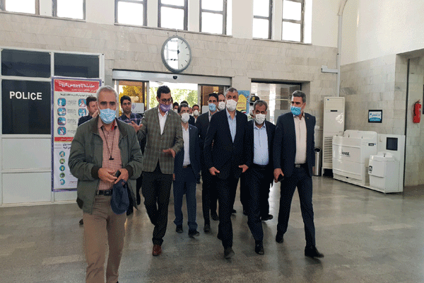وزیر راه و شهرسازی از ایستگاه راه آهن قزوین بازدید کرد