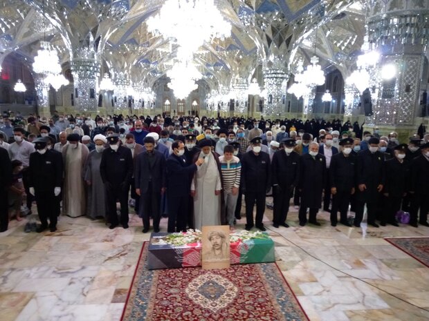 اقامه نماز بر پیکر شهید نسیم افغانی در حرم رضوی