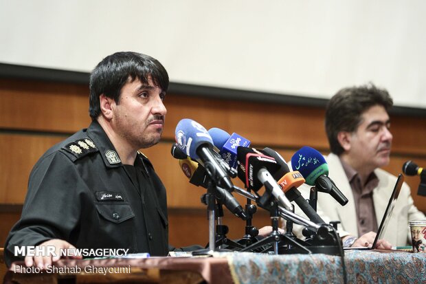  جمشید محبت خانی فرمانده یگان محیط زیست ، نشست خبری  به مناسبت روز ملی محیط‌بان در حال گفت و گو است.