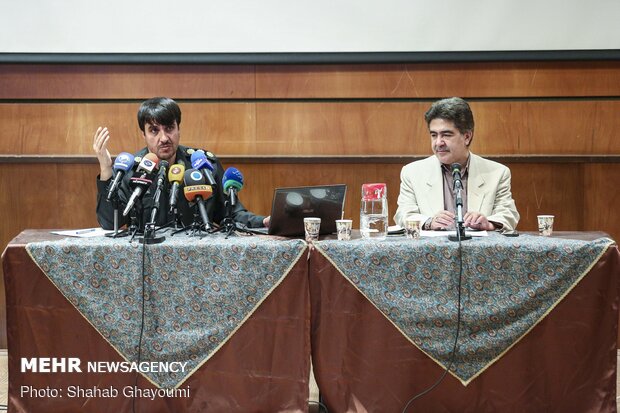  جمشید محبت خانی فرمانده یگان محیط زیست ، نشست خبری  به مناسبت روز ملی محیط‌بان در حال گفت و گو است.