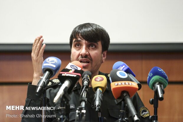  جمشید محبت خانی فرمانده یگان محیط زیست ، نشست خبری  به مناسبت روز ملی محیط‌بان در حال گفت و گو است.