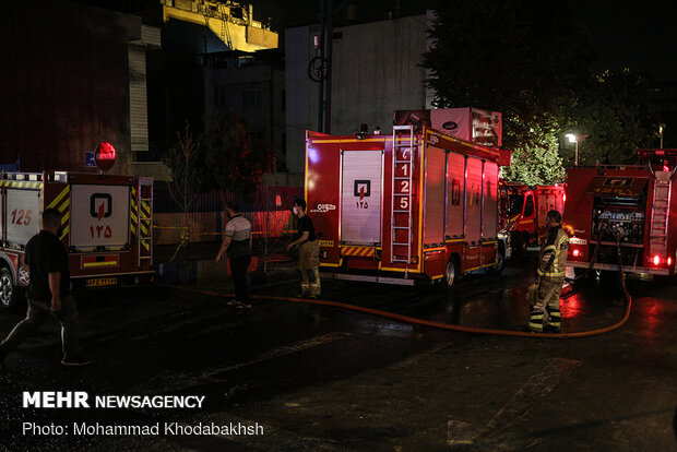سخنگوی سازمان آتش‌نشانی تهران گفت: آتش‌نشانی فقط طبق وظیفه اخطارهای ایمنی...
