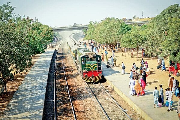 Pakistan'da tren kazası: 19 ölü