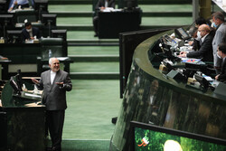 Zarif addresses Parliament open session