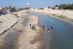 ترکیه رود عظیم فرات را که وارد سوریه می شود به نهر آب کوچک تبدیل کرده است