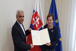Iranian envoy submits credential to Slovakian FM