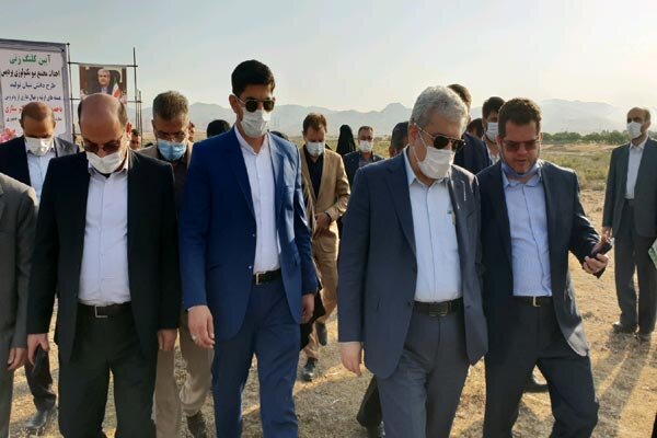 کلنگ احداث مرکز تولید نهال اصلاح شده به زمین زده شد
