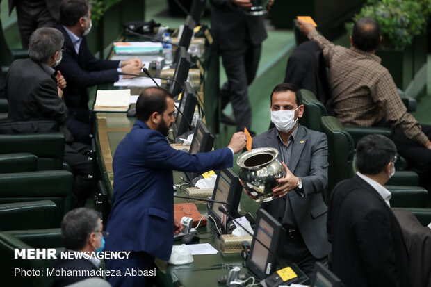 رای گیری گزارش کمیسیون تحقیق درباره اعتبارنامه غلامرضا تاجگردون  در صحن علنی مجلس شورای اسلامی ۱۸ تیرماه ۹۹