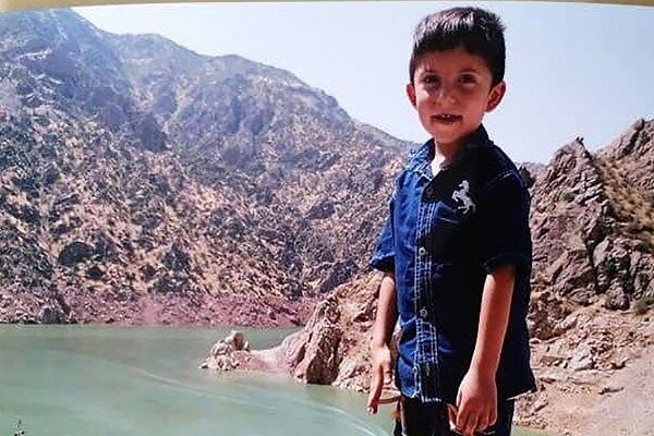 چیرۆکی ئەو منداڵەی باوەژنی دەمارەکانی بڕی و کوشتی