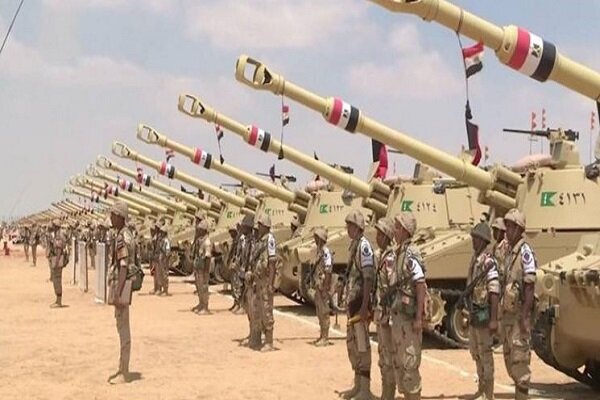 ارتش مصر در مرز خود با لیبی رزمایش نظامی برگزاری می‌کند