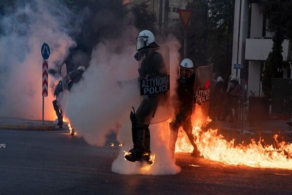 Yunanistan'da protestoları kısıtlayan yasa tasarısı protesto edildi