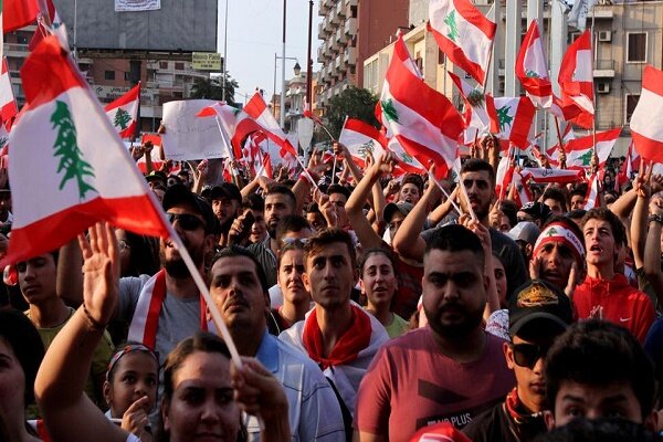 مردم لبنان در برابر سفارت آمریکا در «بیروت» تظاهرات کردند