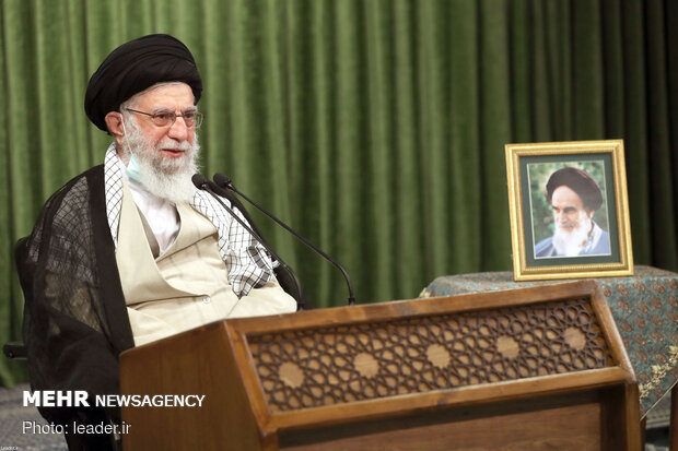 Leader meets with lawmakers via videoconferencing