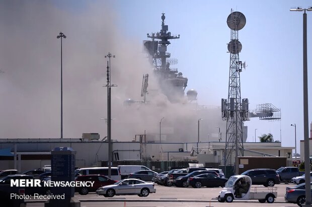 انفجار و آتش سوزی در یک فروند ناو جنگی آمریکا